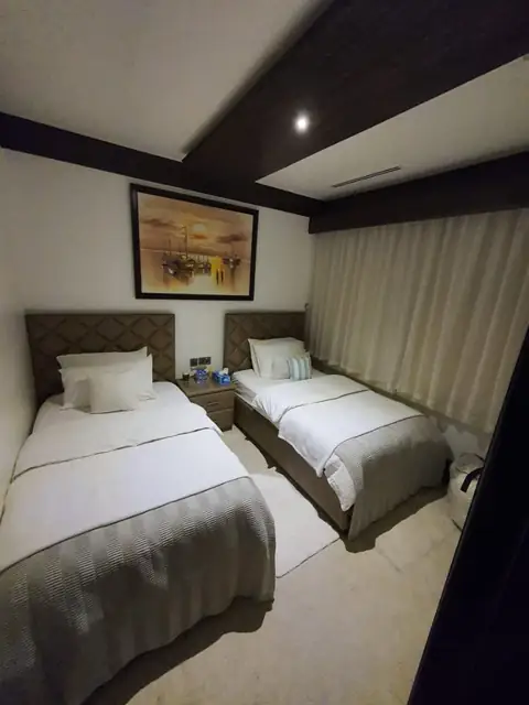 Twin guest cabin